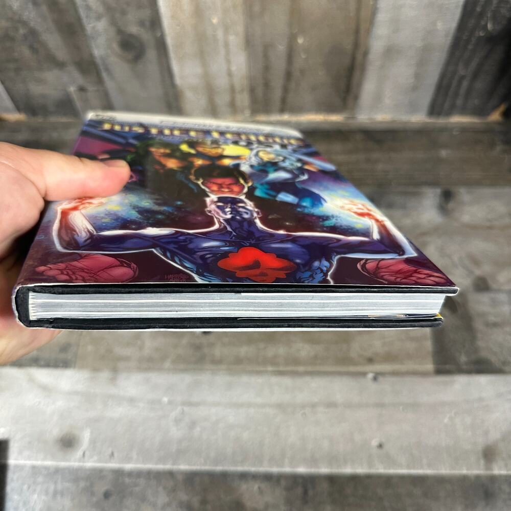 Justice League Generation Lost Volume 1 Hardcover Book - Picture 6 of 8